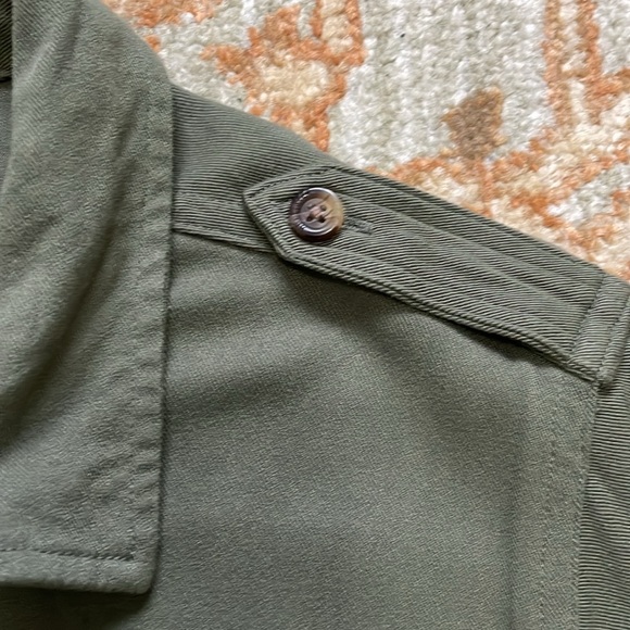 Hollister Women’s Dark Olive Green Slinky Soft Viscose Button Up Shirt In Small - Picture 6 of 11